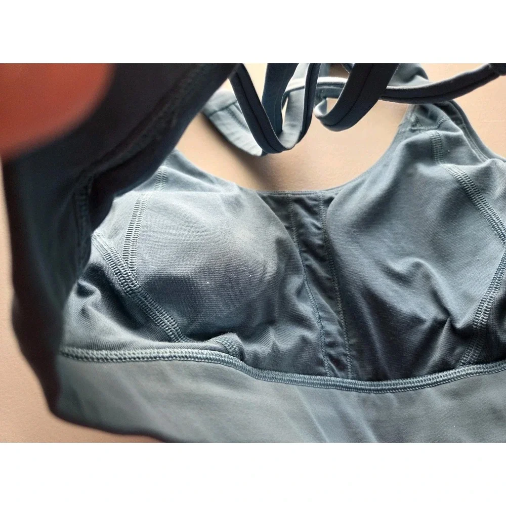 Lululemon Sports Bra Free To be Elevated Light Support D/Dd Size 2 Blue